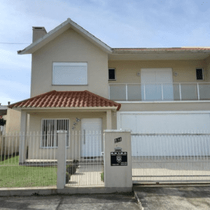 Casa à Venda no Laranjal Parte Alta | Sobrado com Piscina e Suíte Master
