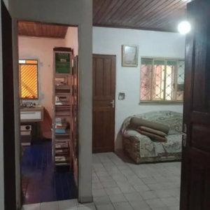 Casa à Venda em Manaus AM na Rua Principal | Excelente Localização e Potencial Comercial